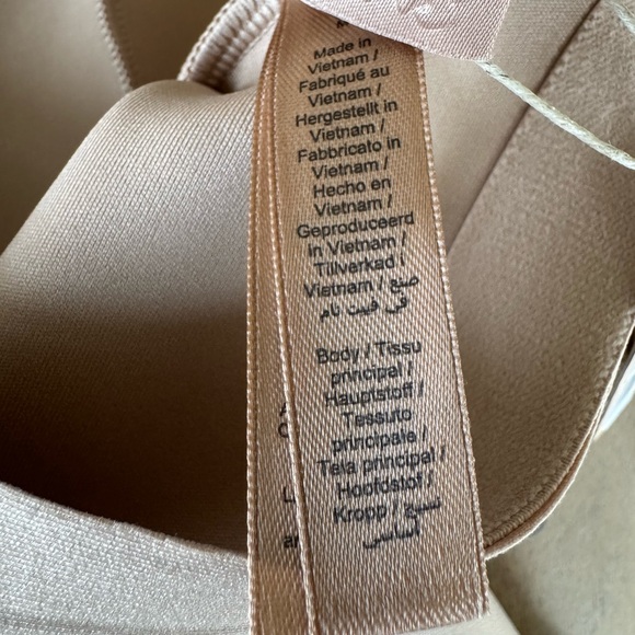 SKIMS Clay high waisted shorts - Picture 7 of 9